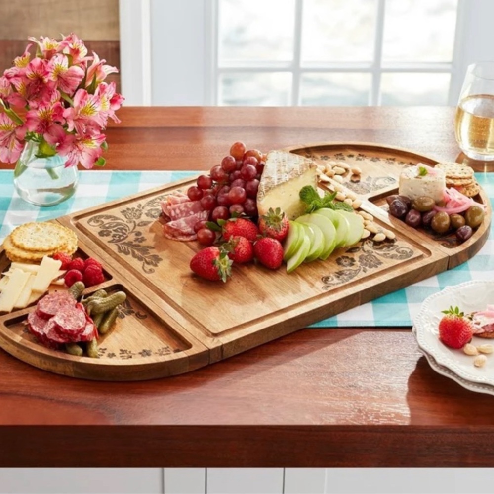 Brand New The Pioneer Woman Carve and Serve Wood Board Set